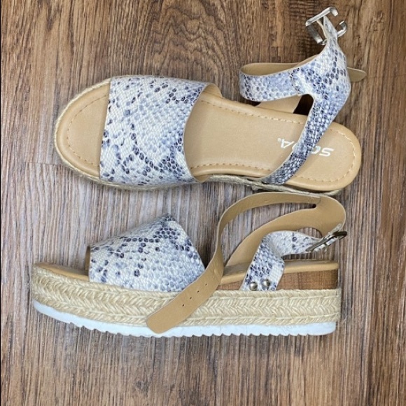 Snakeskin Printed Platform Sandals - Picture 1 of 3